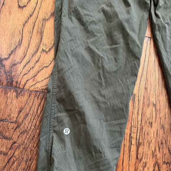 Lululemon green - everyday pants - Picture 3 of 3